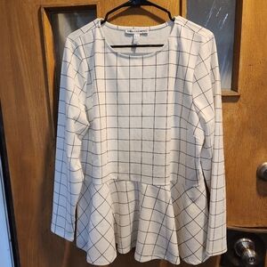 SOLD NWOT Girls with curves women's blouse